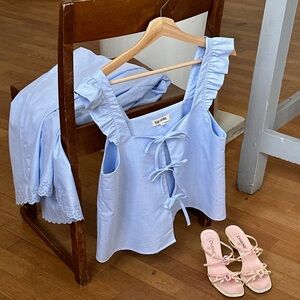 Djerf Avenue Breezy Tie Top
Blue
